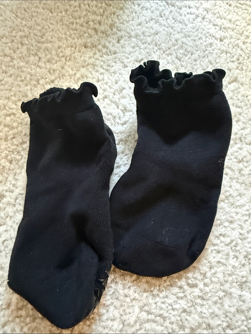 Women’s Black Ruffle Ankle Grip Socks